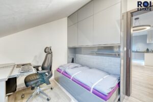 Pronájem luxusního bytu 3+kk, 80 m² – Moravany s garáží a venkovním parkovacím stáním!