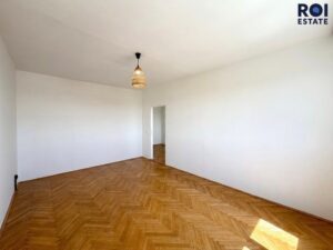 Pronájem velmi světlého a prostorného bytu 3+1 s balkonem a sklepem 77 m², Brno – Černá Pole