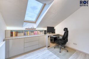 Pronájem luxusního bytu 3+kk, 80 m² – Moravany s garáží a venkovním parkovacím stáním!