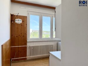 Pronájem velmi světlého a prostorného bytu 3+1 s balkonem a sklepem 77 m², Brno – Černá Pole