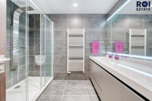 Pronájem luxusního bytu 3+kk, 80 m² – Moravany s garáží a venkovním parkovacím stáním!