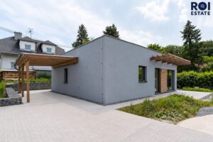 Pronájem rodinného domu 82 m² se zahradou 992 m² a terasou, Statenice