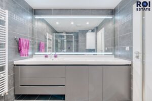 Pronájem luxusního bytu 3+kk, 80 m² – Moravany s garáží a venkovním parkovacím stáním!