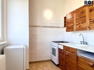 Pronájem velmi světlého a prostorného bytu 3+1 s balkonem a sklepem 77 m², Brno – Černá Pole