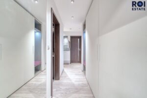 Pronájem luxusního bytu 3+kk, 80 m² – Moravany s garáží a venkovním parkovacím stáním!