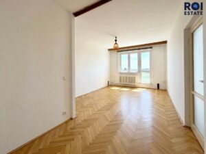 Pronájem velmi světlého a prostorného bytu 3+1 s balkonem a sklepem 77 m², Brno – Černá Pole