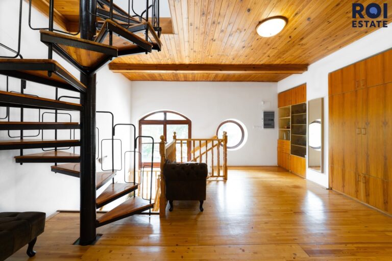 Rodinné sídlo u lesa | 3 509 m² soukromí | Bazén, sauna, 2 garáže | Ochoz u Brna