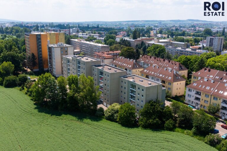 Prodej prosvětleného bytu 2+kk s balkonem a klimatizací – Brno, Komárov