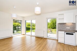 Pronájem rodinného domu 82 m² se zahradou 992 m² a terasou, Statenice