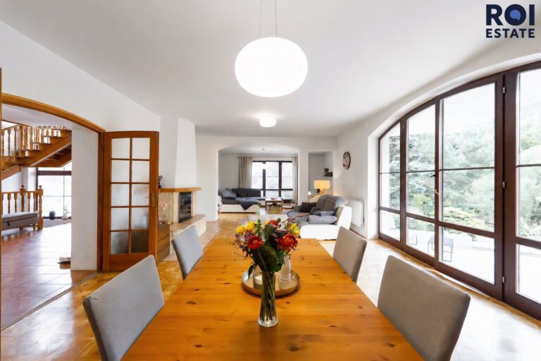 Rodinné sídlo u lesa | 3 509 m² soukromí | Bazén, sauna, 2 garáže | Ochoz u Brna