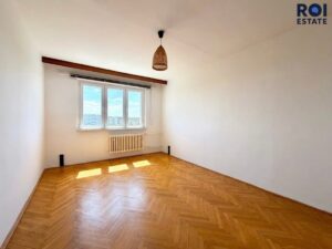 Pronájem velmi světlého a prostorného bytu 3+1 s balkonem a sklepem 77 m², Brno – Černá Pole
