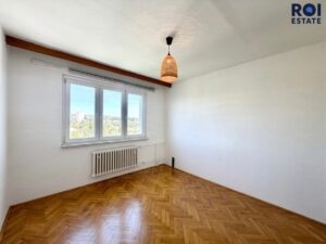 Pronájem velmi světlého a prostorného bytu 3+1 s balkonem a sklepem 77 m², Brno – Černá Pole