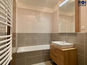 Pronájem, Byty 2+kk, s garážovým stáním a balkónem,  52m² – Praha – Hloubětín