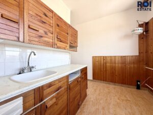 Pronájem velmi světlého a prostorného bytu 3+1 s balkonem a sklepem 77 m², Brno – Černá Pole