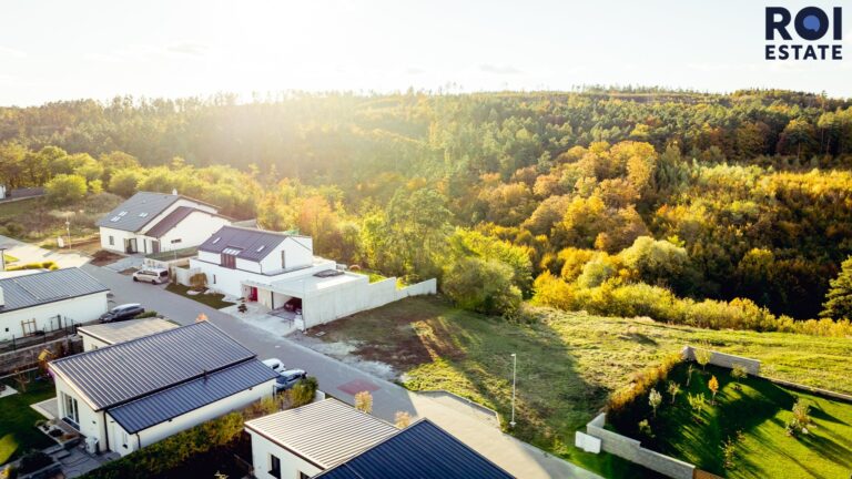 Prodej unikátního stavebního pozemku 1 324 m², Mokrá, Mokrá Horákov