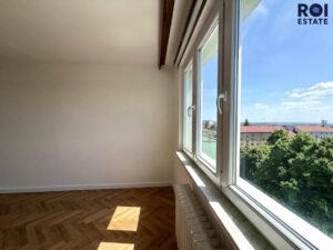Pronájem velmi světlého a prostorného bytu 3+1 s balkonem a sklepem 77 m², Brno – Černá Pole
