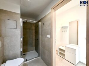 Pronájem bytu 2+kk 45 m², Brno – Líšeň, vlastní parkování, terasa