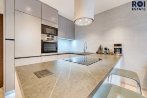 Pronájem luxusního bytu 3+kk, 80 m² – Moravany s garáží a venkovním parkovacím stáním!