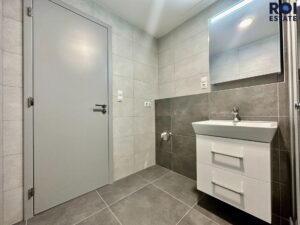 Pronájem moderního bytu 1+kk,  33 m² – Kuřim vč. parkovacího stání