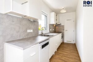 Pronájem rodinného domu 82 m² se zahradou 992 m² a terasou, Statenice