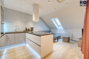 Pronájem luxusního bytu 3+kk, 80 m² – Moravany s garáží a venkovním parkovacím stáním!