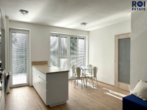 Pronájem bytu 2+kk 45 m², Brno – Líšeň, vlastní parkování, terasa