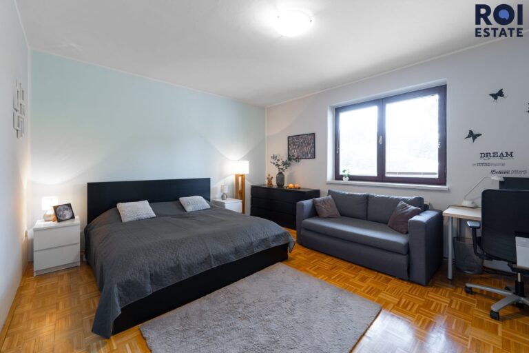 Rodinné sídlo u lesa | 3 509 m² soukromí | Bazén, sauna, 2 garáže | Ochoz u Brna