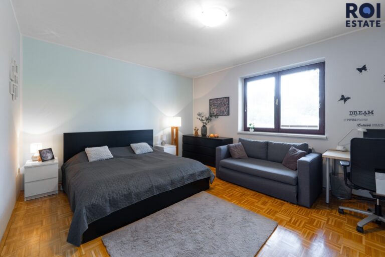 Rodinné sídlo u lesa | 3 509 m² soukromí | Bazén, sauna, 2 garáže | Ochoz u Brna