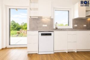 Pronájem rodinného domu 82 m² se zahradou 992 m² a terasou, Statenice