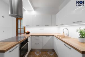 Rodinné sídlo u lesa | 3 509 m² soukromí | Bazén, sauna, 2 garáže | Ochoz u Brna