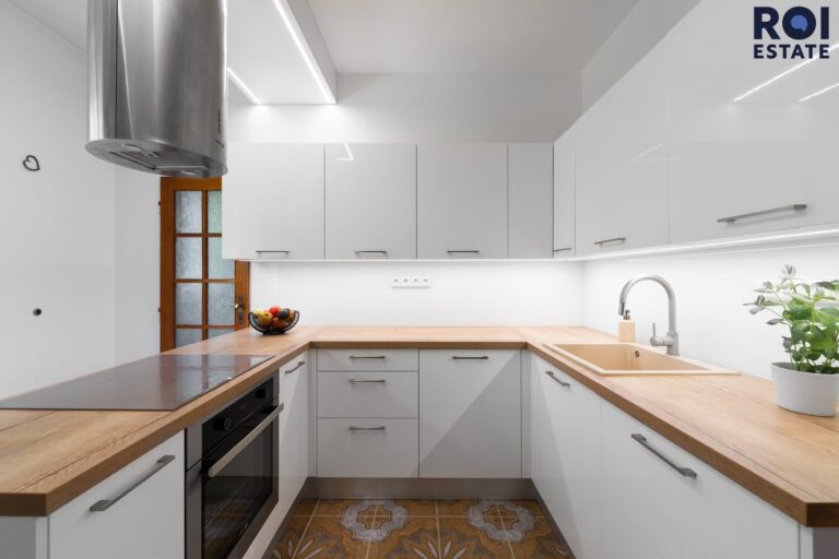 Rodinné sídlo u lesa | 3 509 m² soukromí | Bazén, sauna, 2 garáže | Ochoz u Brna