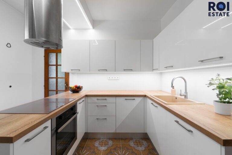 Rodinné sídlo u lesa | 3 509 m² soukromí | Bazén, sauna, 2 garáže | Ochoz u Brna