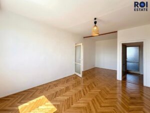 Pronájem velmi světlého a prostorného bytu 3+1 s balkonem a sklepem 77 m², Brno – Černá Pole