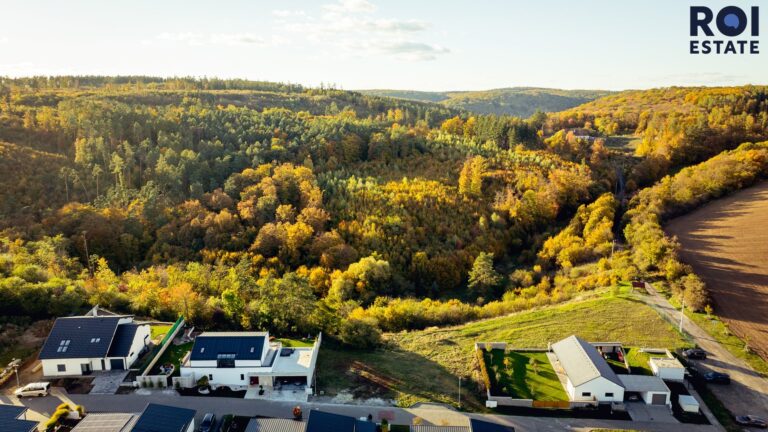 Prodej unikátního stavebního pozemku 1 324 m², Mokrá, Mokrá Horákov