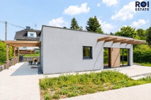 Pronájem rodinného domu 82 m² se zahradou 992 m² a terasou, Statenice
