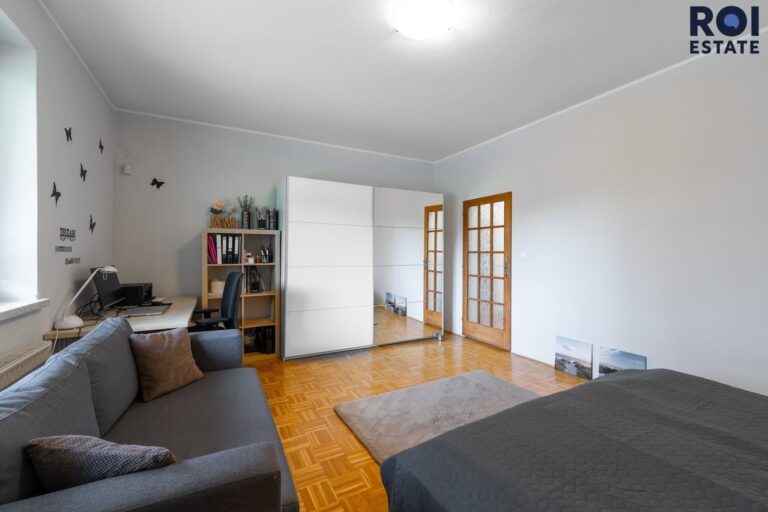 Rodinné sídlo u lesa | 3 509 m² soukromí | Bazén, sauna, 2 garáže | Ochoz u Brna