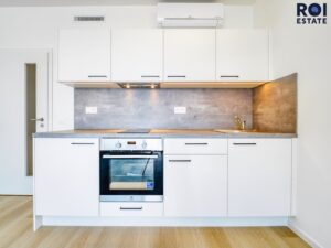 Pronájem bytu 1+kk, 35 m², balkon, garážové stání, Praha 9 – Hloubětín