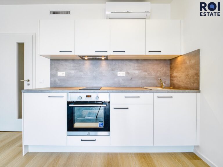 Pronájem bytu 1+kk, 35 m², balkon, garážové stání, Praha 9 – Hloubětín