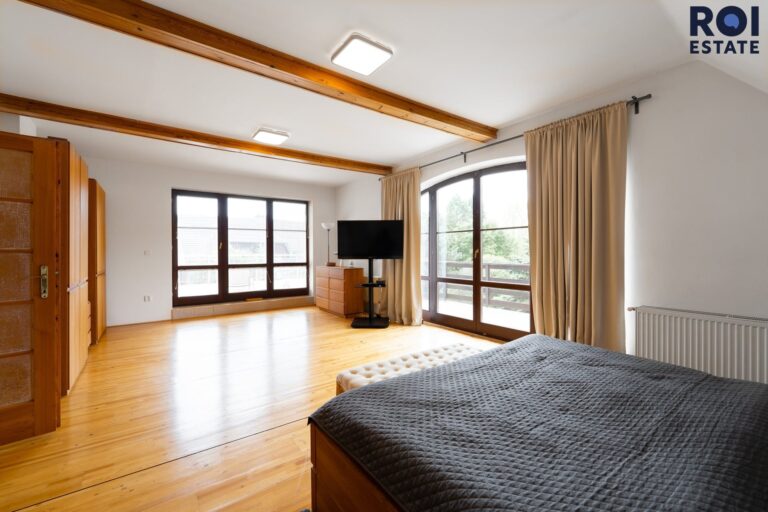 Rodinné sídlo u lesa | 3 509 m² soukromí | Bazén, sauna, 2 garáže | Ochoz u Brna