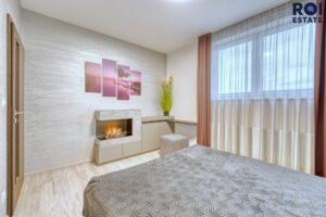 Pronájem luxusního bytu 3+kk, 80 m² – Moravany s garáží a venkovním parkovacím stáním!