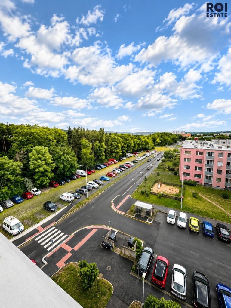 Pronájem světlého 1+kk s komorou v Praze – Modřanech