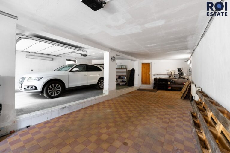 Rodinné sídlo u lesa | 3 509 m² soukromí | Bazén, sauna, 2 garáže | Ochoz u Brna
