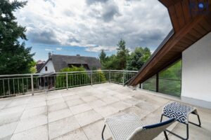 Rodinné sídlo u lesa | 3 509 m² soukromí | Bazén, sauna, 2 garáže | Ochoz u Brna