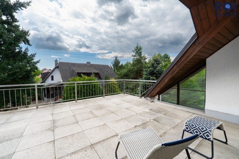 Rodinné sídlo u lesa | 3 509 m² soukromí | Bazén, sauna, 2 garáže | Ochoz u Brna
