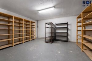 Rodinné sídlo u lesa | 3 509 m² soukromí | Bazén, sauna, 2 garáže | Ochoz u Brna