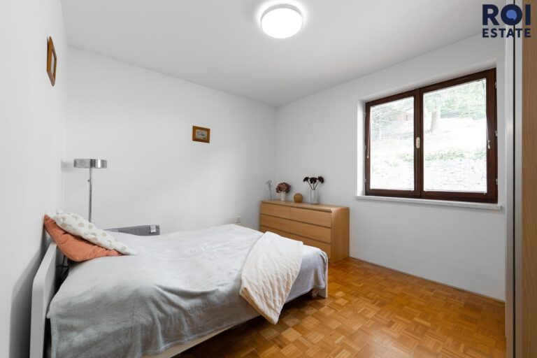 Rodinné sídlo u lesa | 3 509 m² soukromí | Bazén, sauna, 2 garáže | Ochoz u Brna