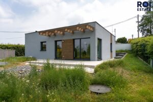 Pronájem rodinného domu 82 m² se zahradou 992 m² a terasou, Statenice