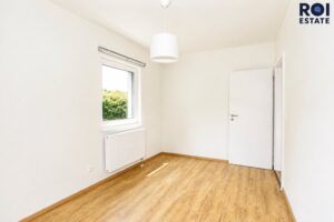 Pronájem rodinného domu 82 m² se zahradou 992 m² a terasou, Statenice