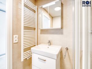 Pronájem bytu 1+kk, 35 m², balkon, garážové stání, Praha 9 – Hloubětín