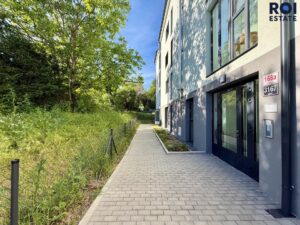Pronájem bytu 2+kk 45 m², Brno – Líšeň, vlastní parkování, terasa